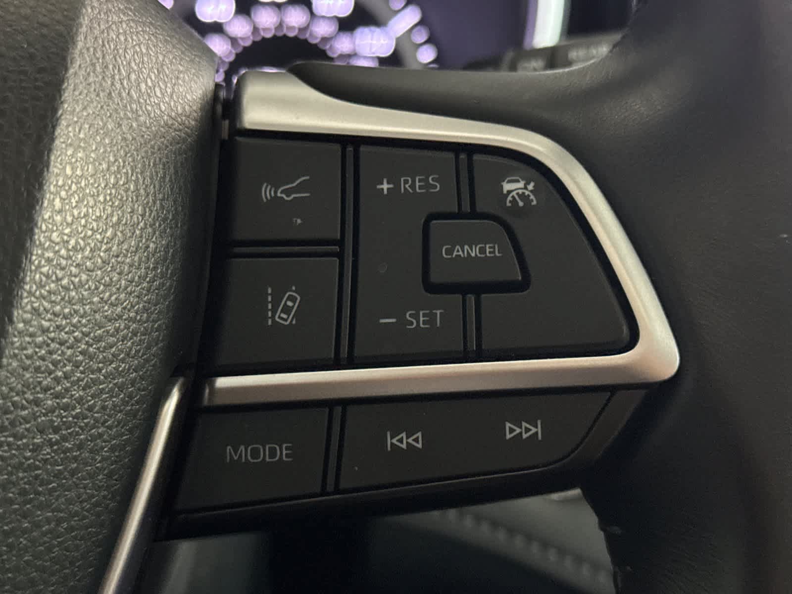 Used 2023 Toyota Highlander XLE FWD image 28