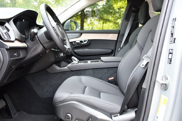 New 2026 Volvo XC90 B6 Plus w/ Protection Package Premier AWD/4WD image 13