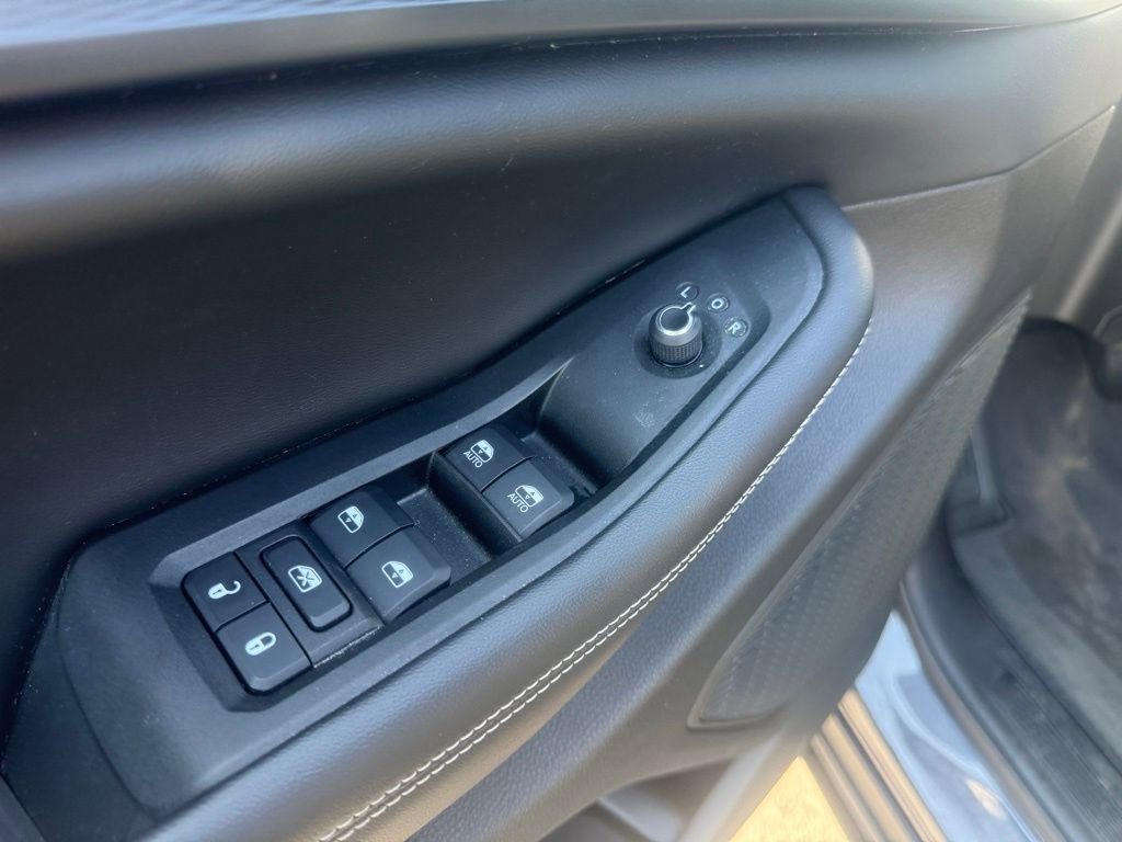 Used 2024 Jeep Grand Cherokee L Altitude AWD/4WD image 11
