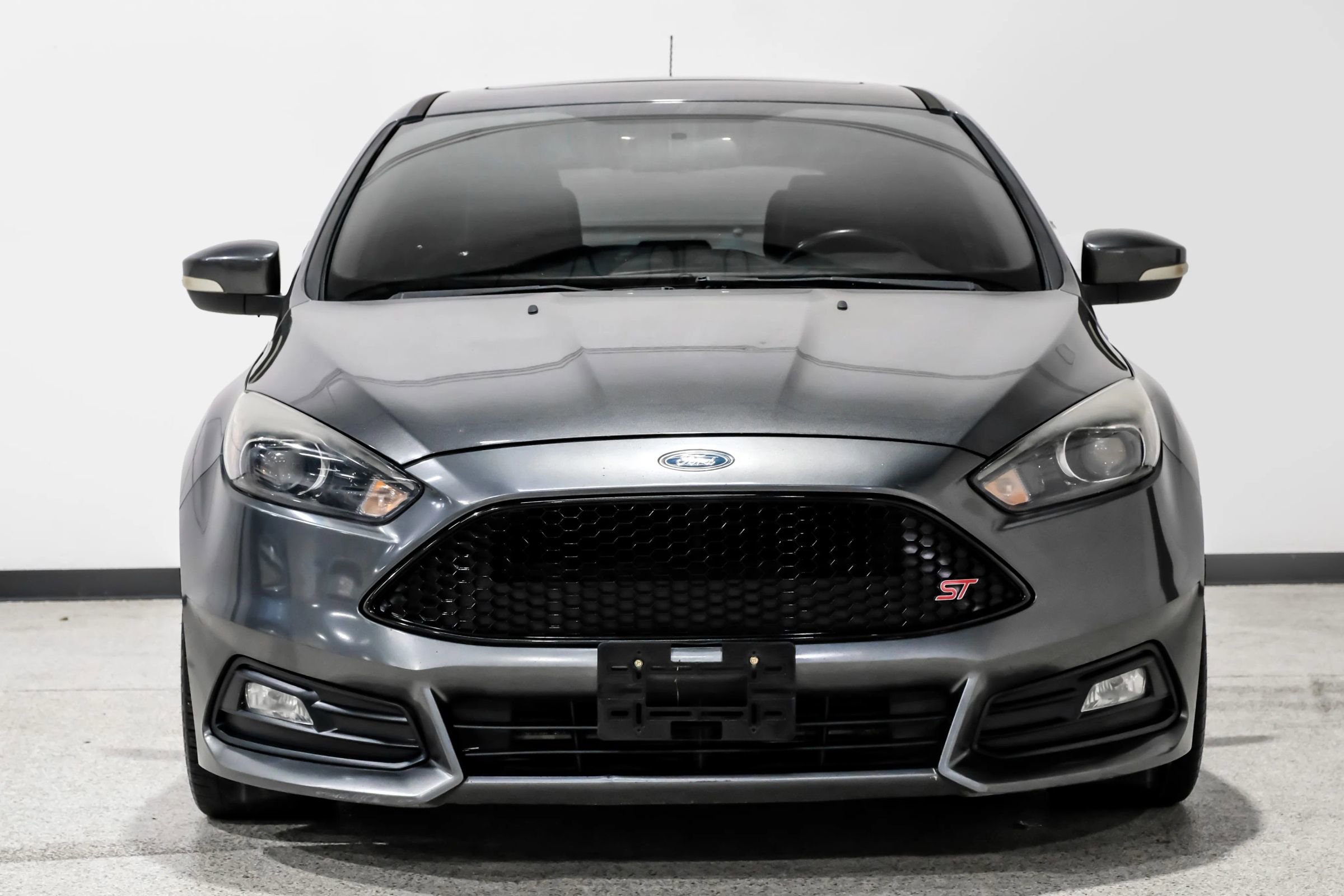 Used 2018 Ford Focus ST w/ Equipment Group 402A FWD image 3