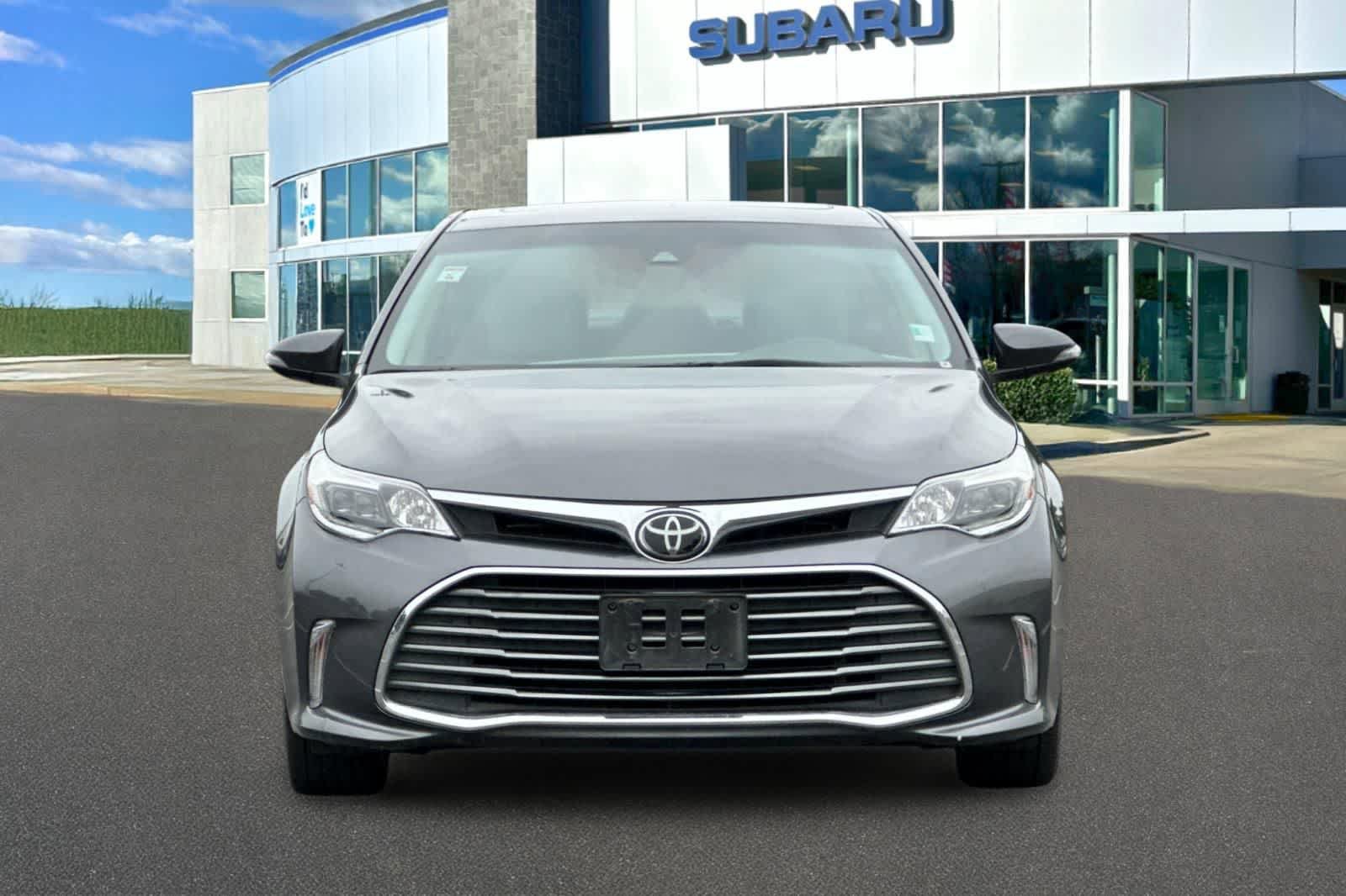 Used 2018 Toyota Avalon Limited w/ Carpet Mat Package FWD image 10