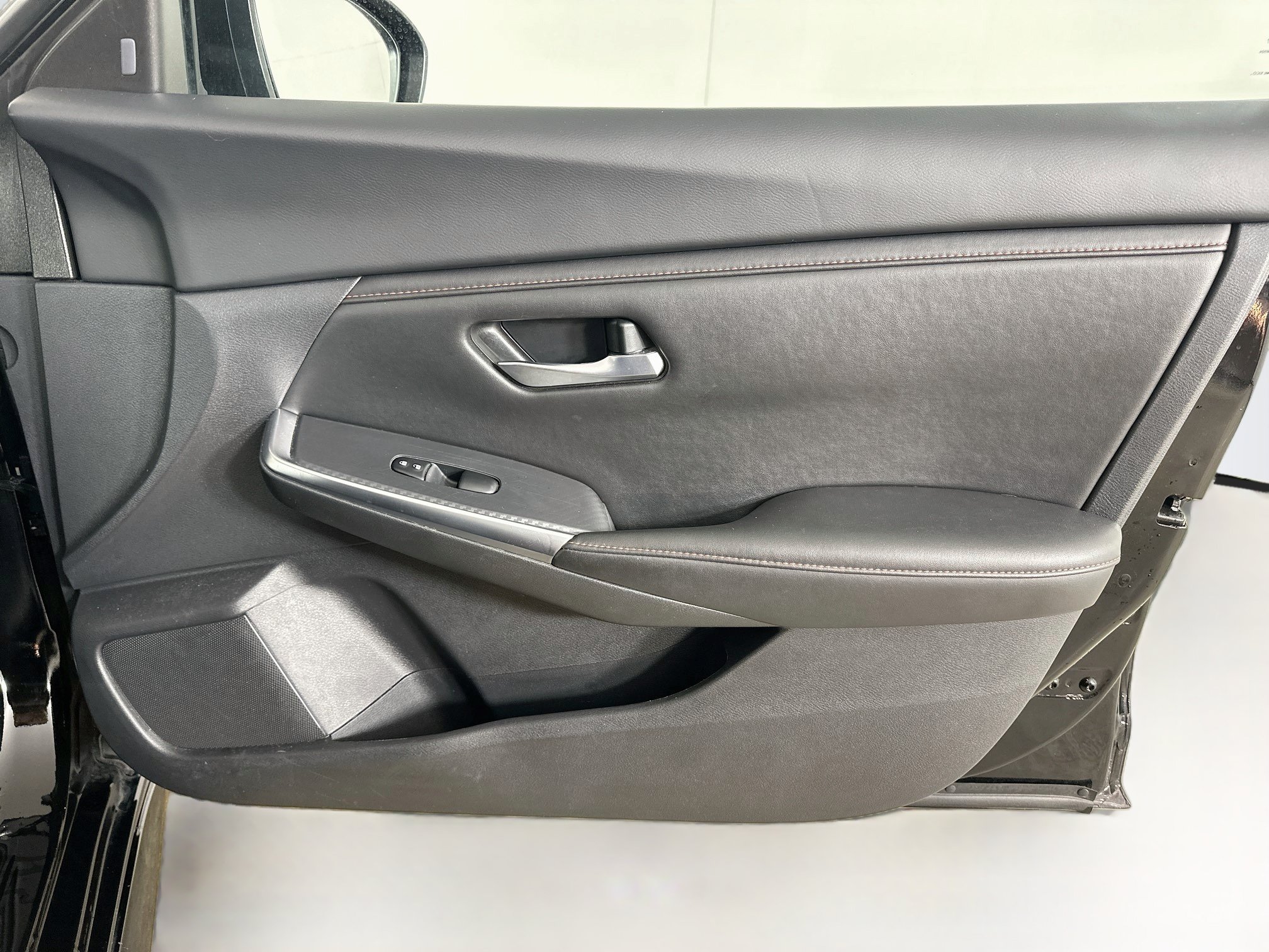 Used 2025 Nissan Sentra SR FWD image 30