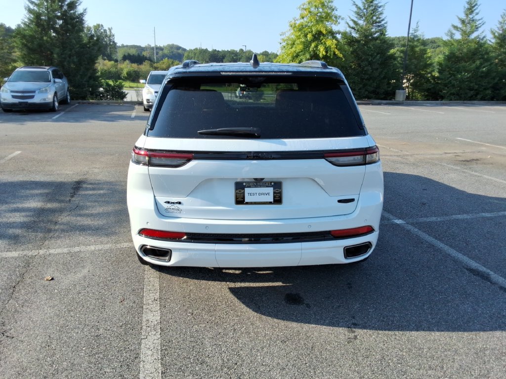 Used 2025 Jeep Grand Cherokee Summit AWD/4WD image 6
