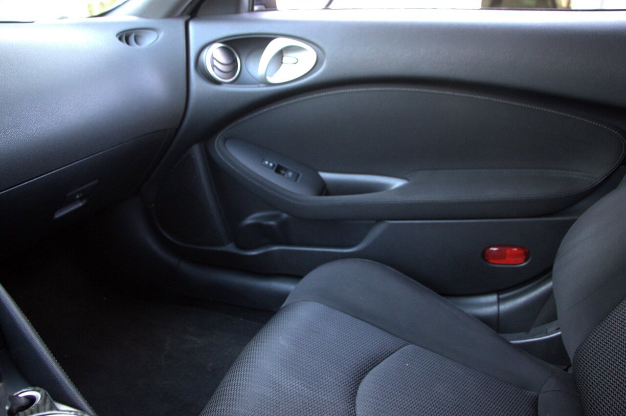 Used 2019 Nissan 370Z Coupe RWD image 22
