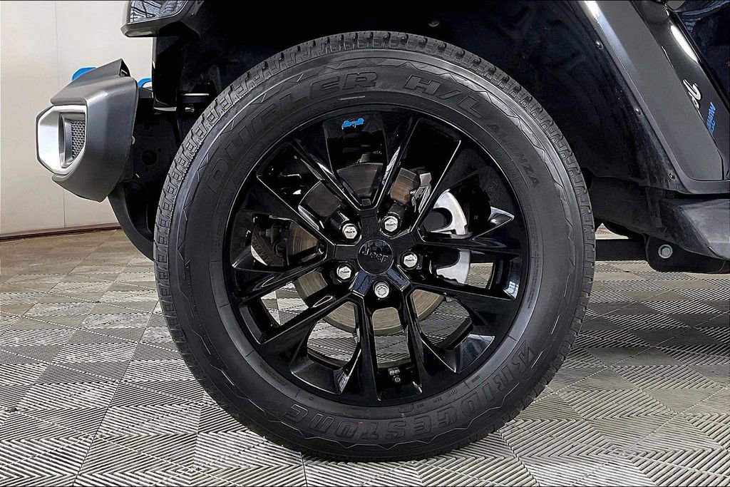 Used 2022 Jeep Wrangler Unlimited Sahara w/ Safety Group image 8