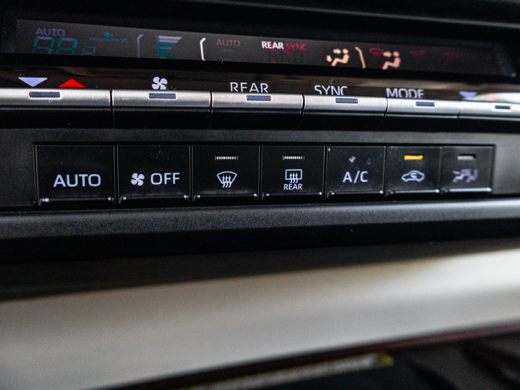 Certified 2024 Toyota Sienna LE w/ LE Plus Package FWD image 32