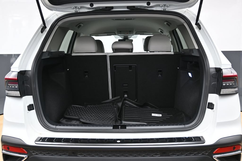 Used 2025 Volkswagen Taos SE FWD image 33