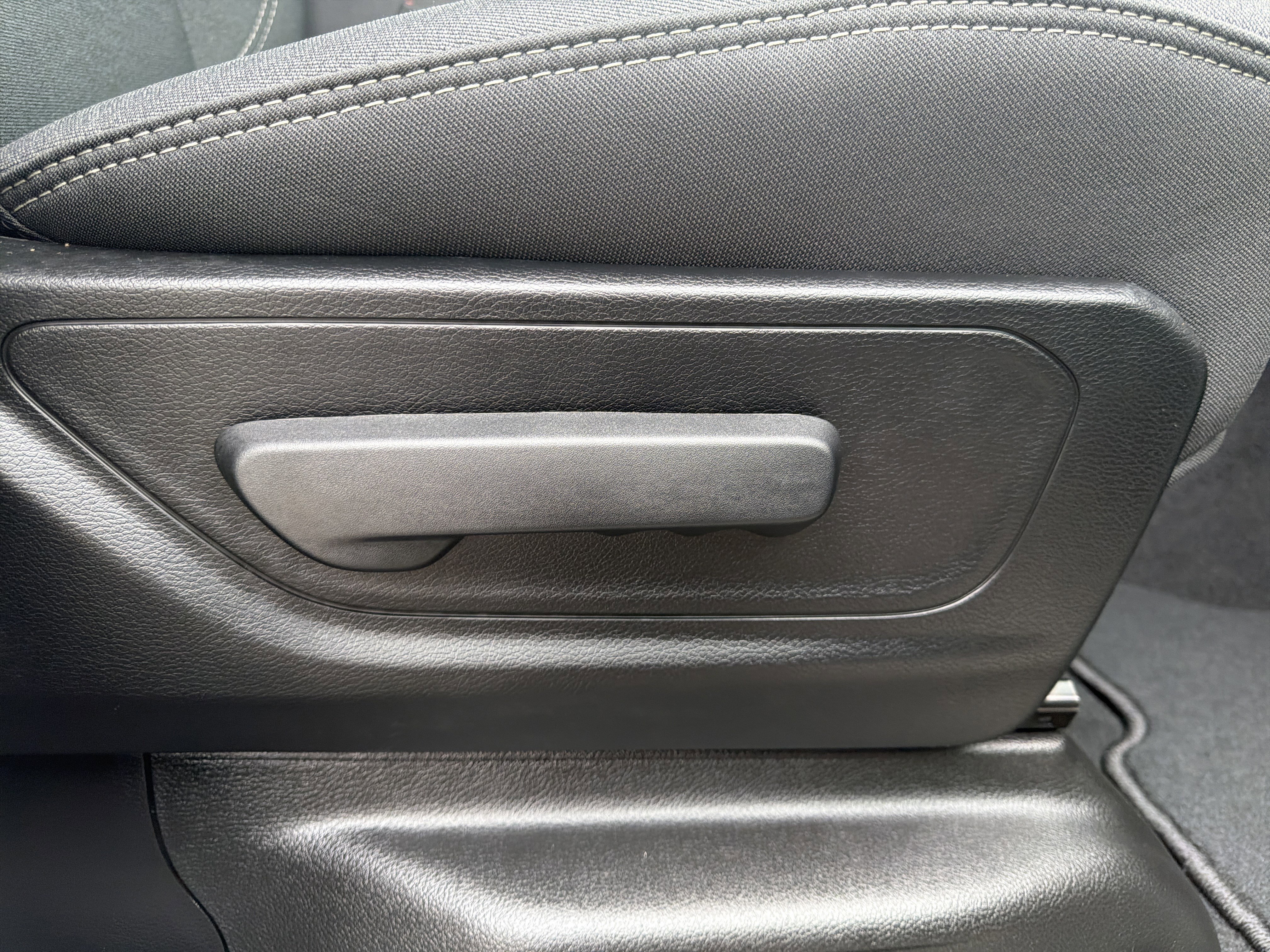 New 2026 RAM 1500 4x4 Crew Cab image 21