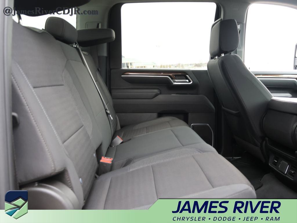 Used 2025 Chevrolet Silverado 2500 LT w/ Convenience Package image 12