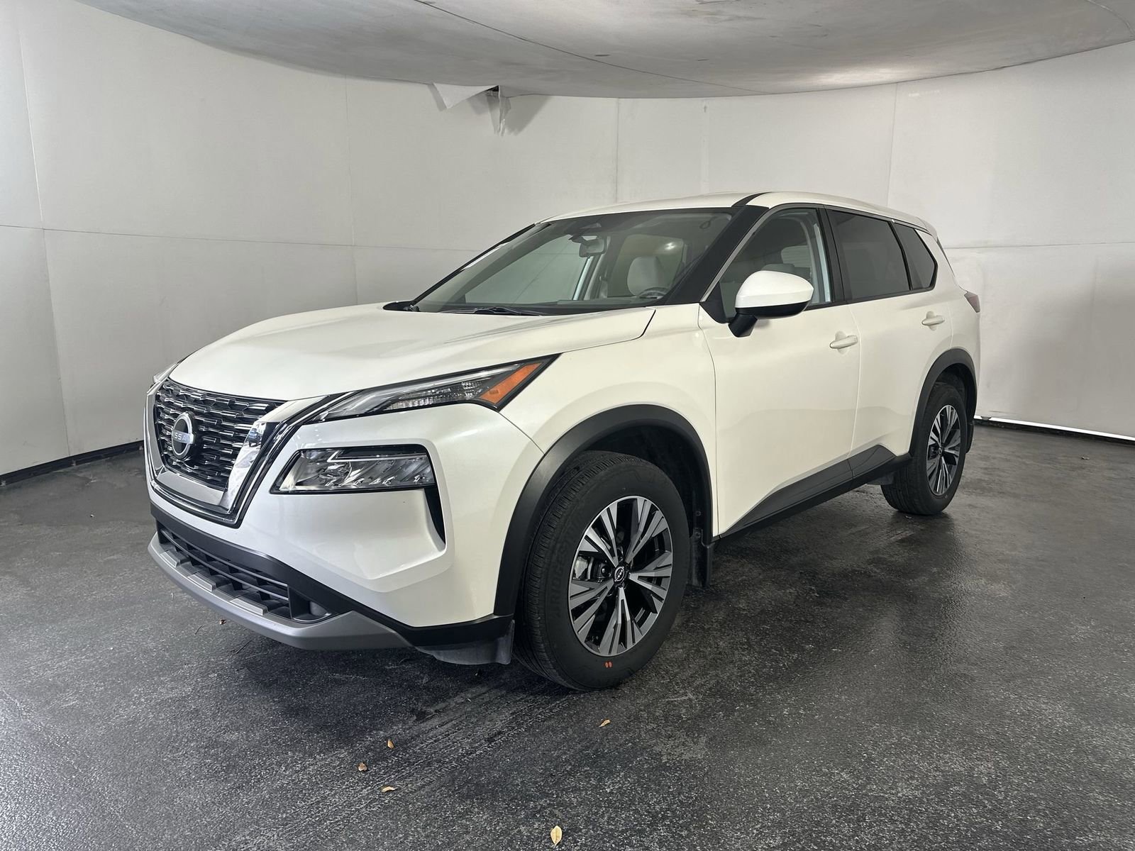 Used 2023 Nissan Rogue SV image 6