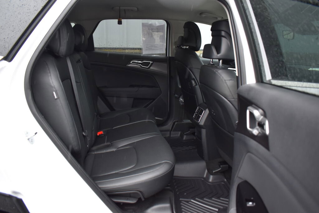 Used 2025 Kia Sportage EX image 23