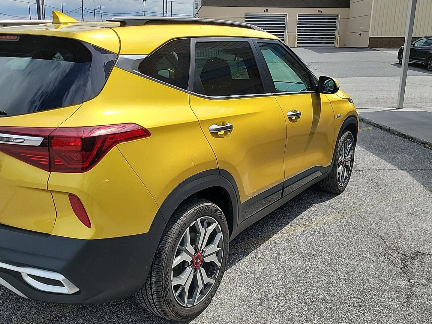 Used 2023 Kia Seltos SX w/ SX Sunroof Package image 5