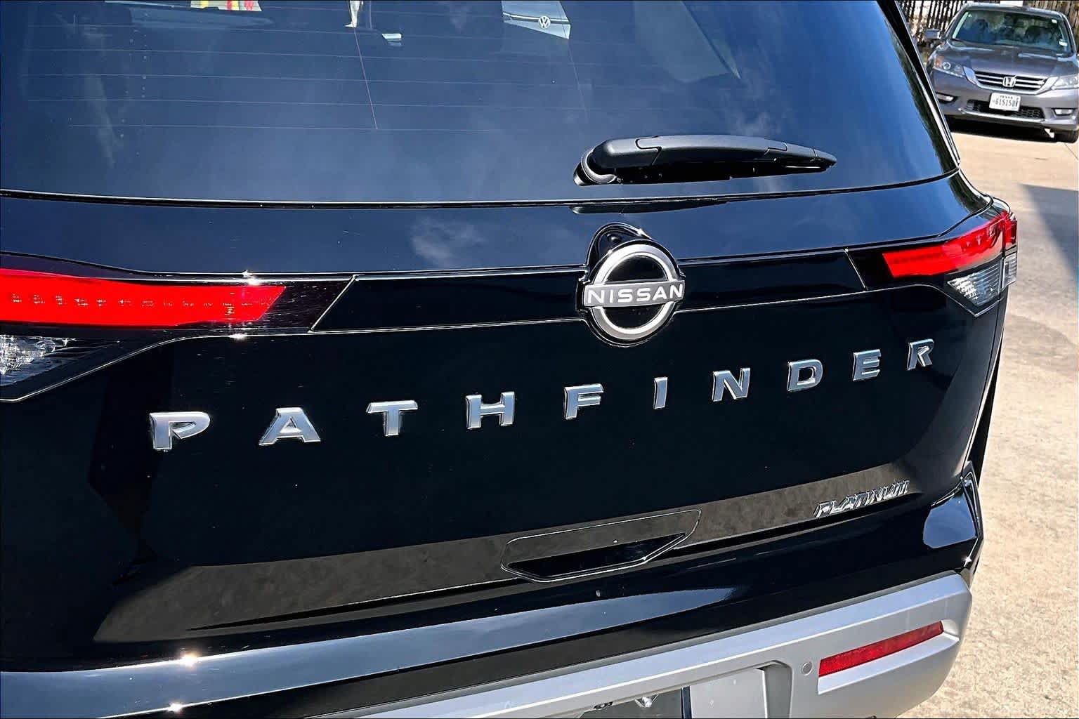 Certified 2024 Nissan Pathfinder Platinum FWD image 28