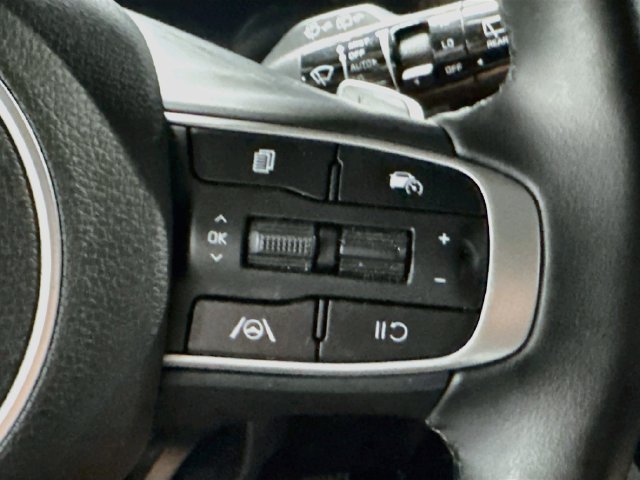 Used 2023 Kia Sportage EX AWD/4WD image 17