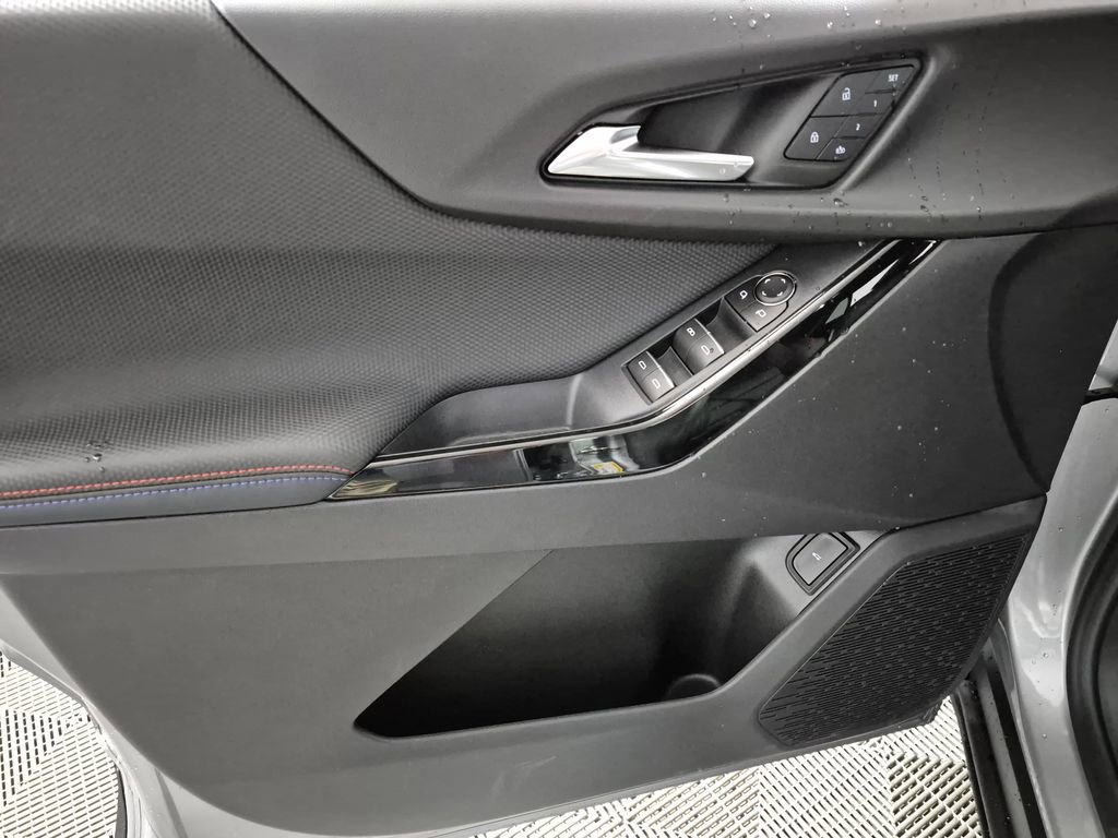 New 2026 Chevrolet Equinox RS w/ Convenience Package III FWD image 15