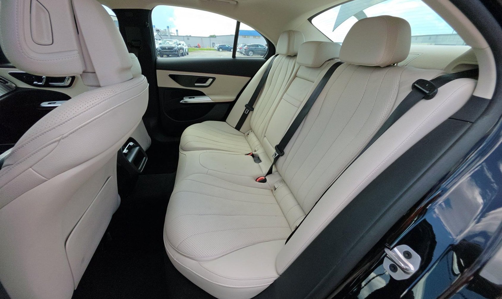 Used 2025 Mercedes-Benz E 350 Sedan w/ Winter Package image 8