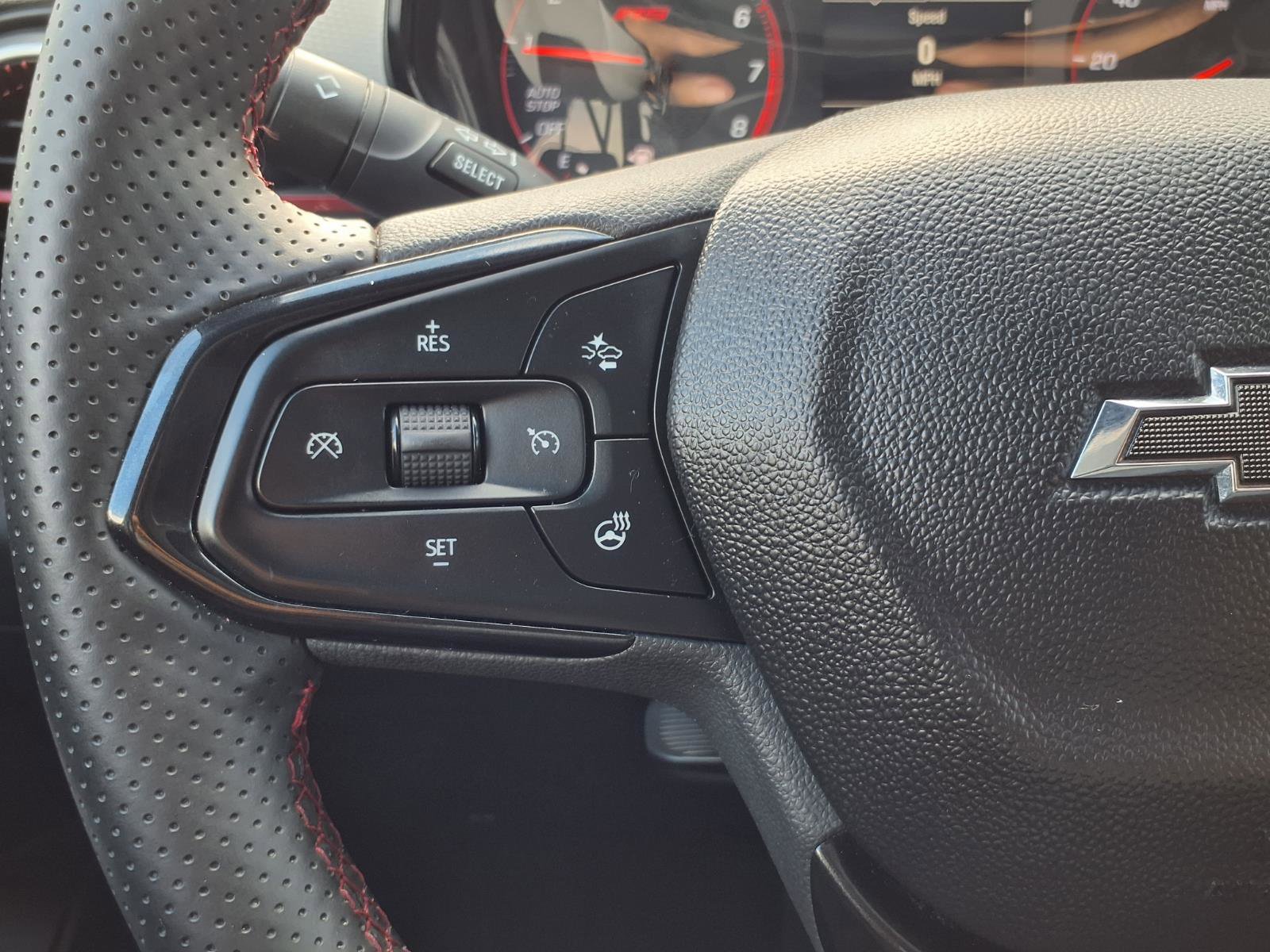 Used 2025 Chevrolet Trax RS w/ Sunroof Package FWD image 16