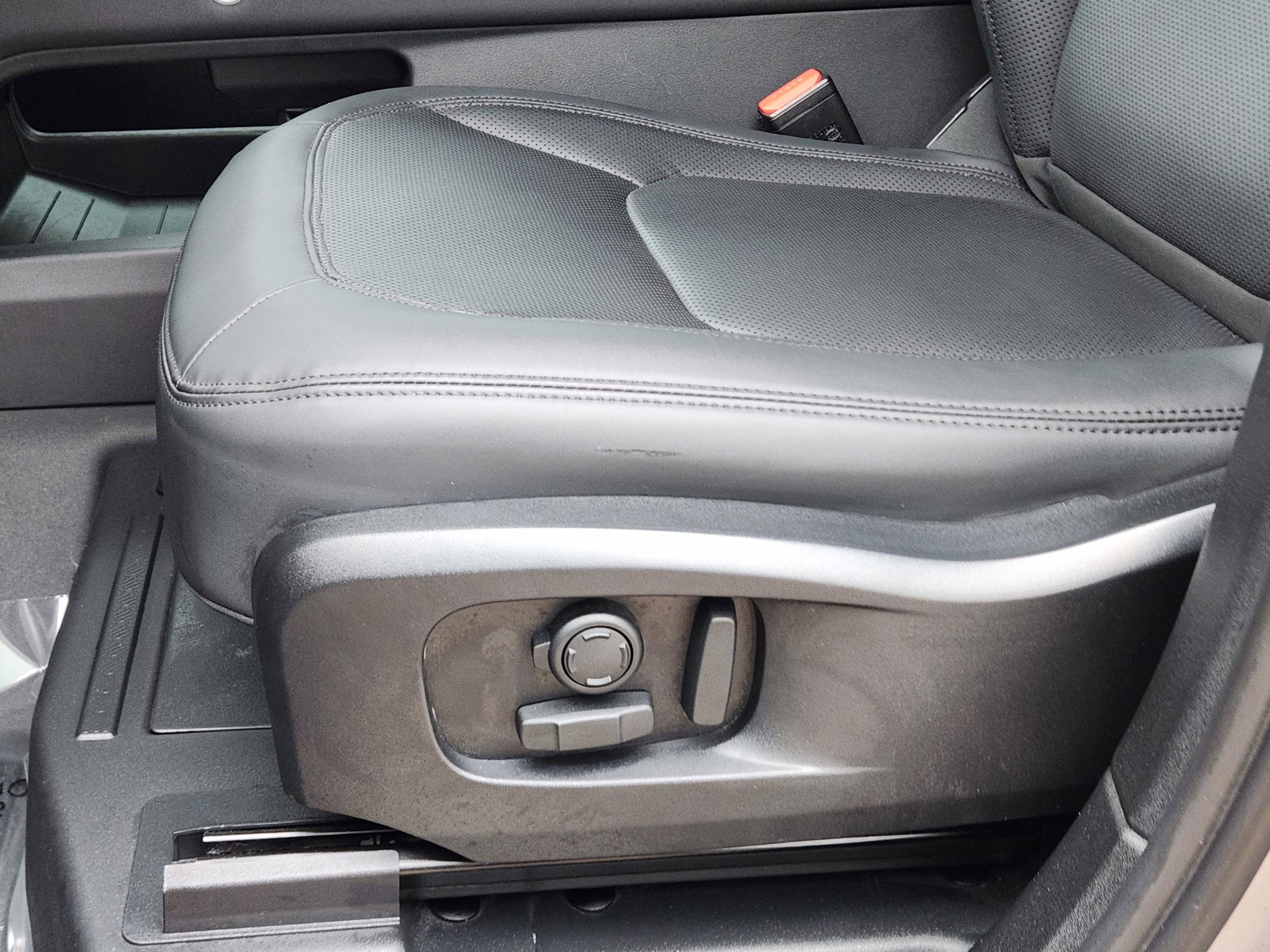 Certified 2023 Land Rover Defender 110 SE AWD/4WD image 19