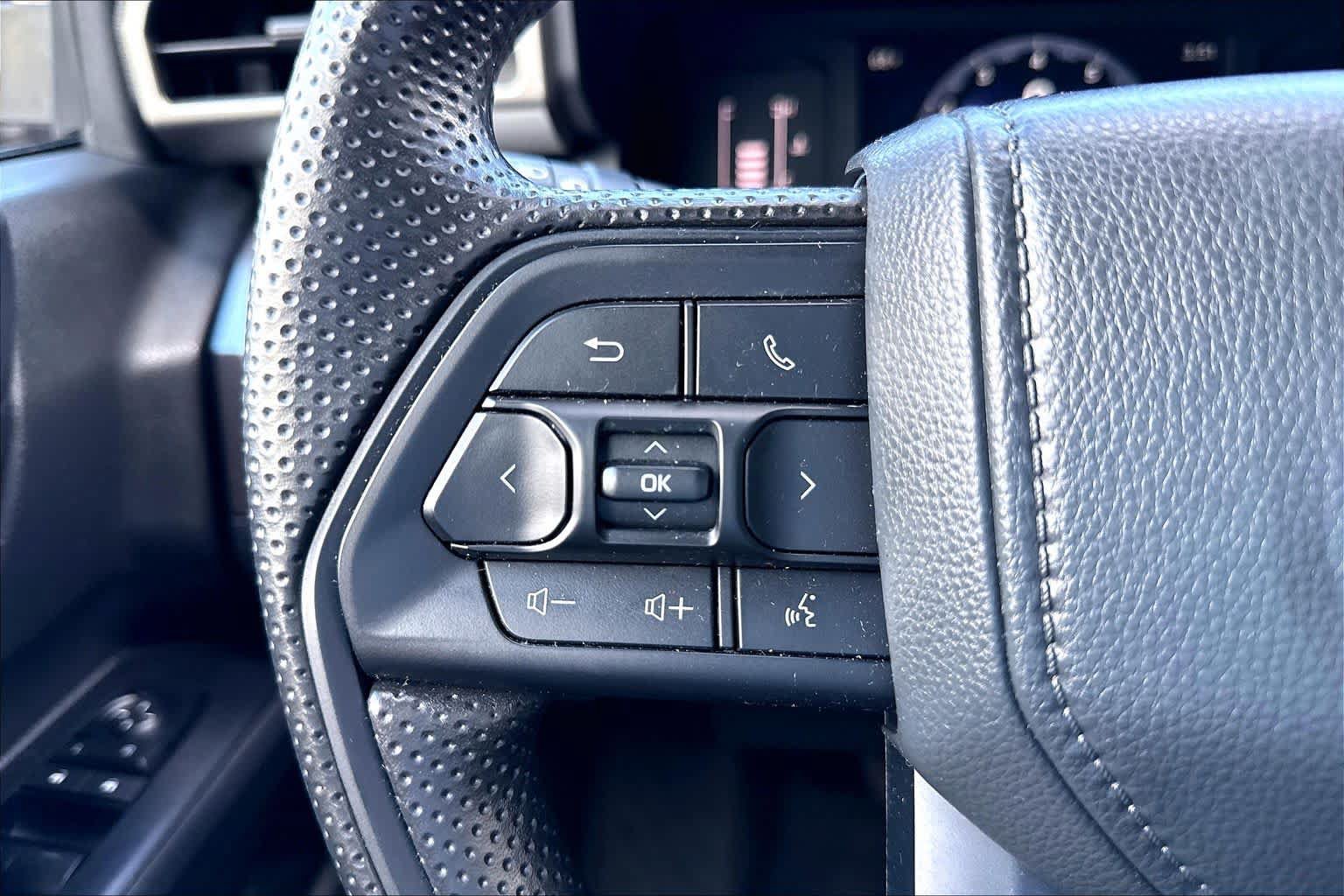 Used 2025 Toyota Tacoma SR5 AWD/4WD image 23