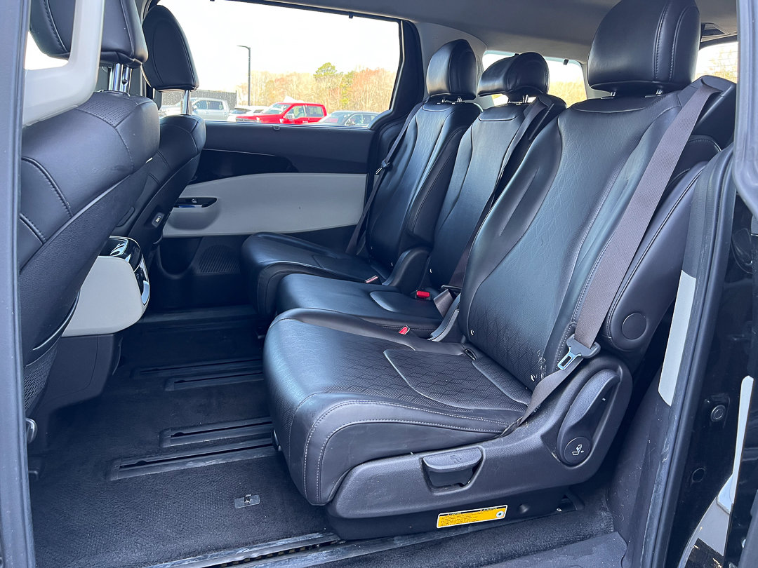 Used 2023 Kia Carnival SX FWD image 30