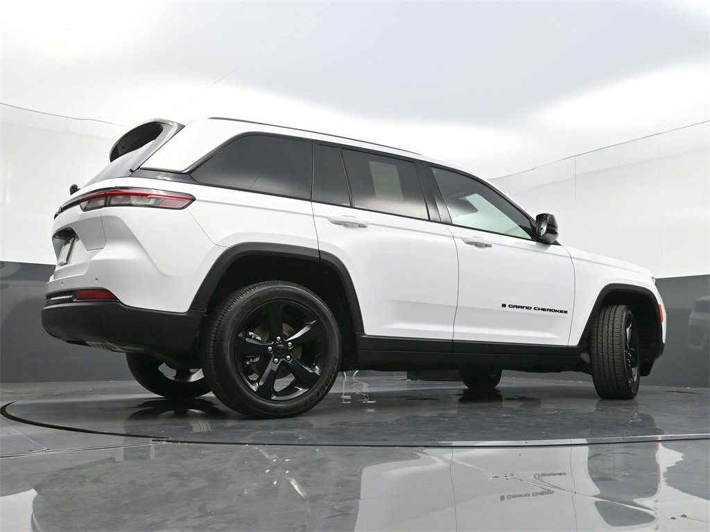 Used 2023 Jeep Grand Cherokee Altitude image 33