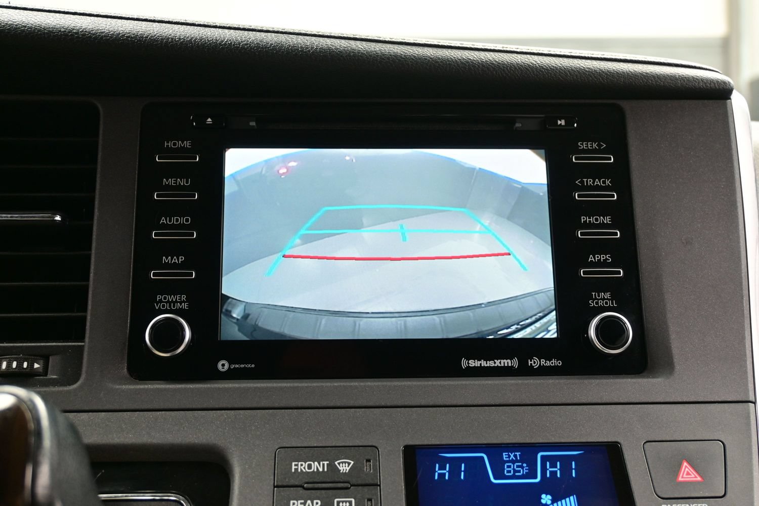 Used 2018 Toyota Sienna XLE Premium w/ Carpet Mat Package FWD image 24