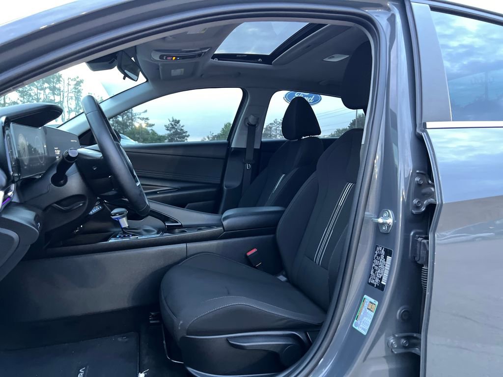 Used 2024 Hyundai Elantra SEL w/ Convenience Package image 10