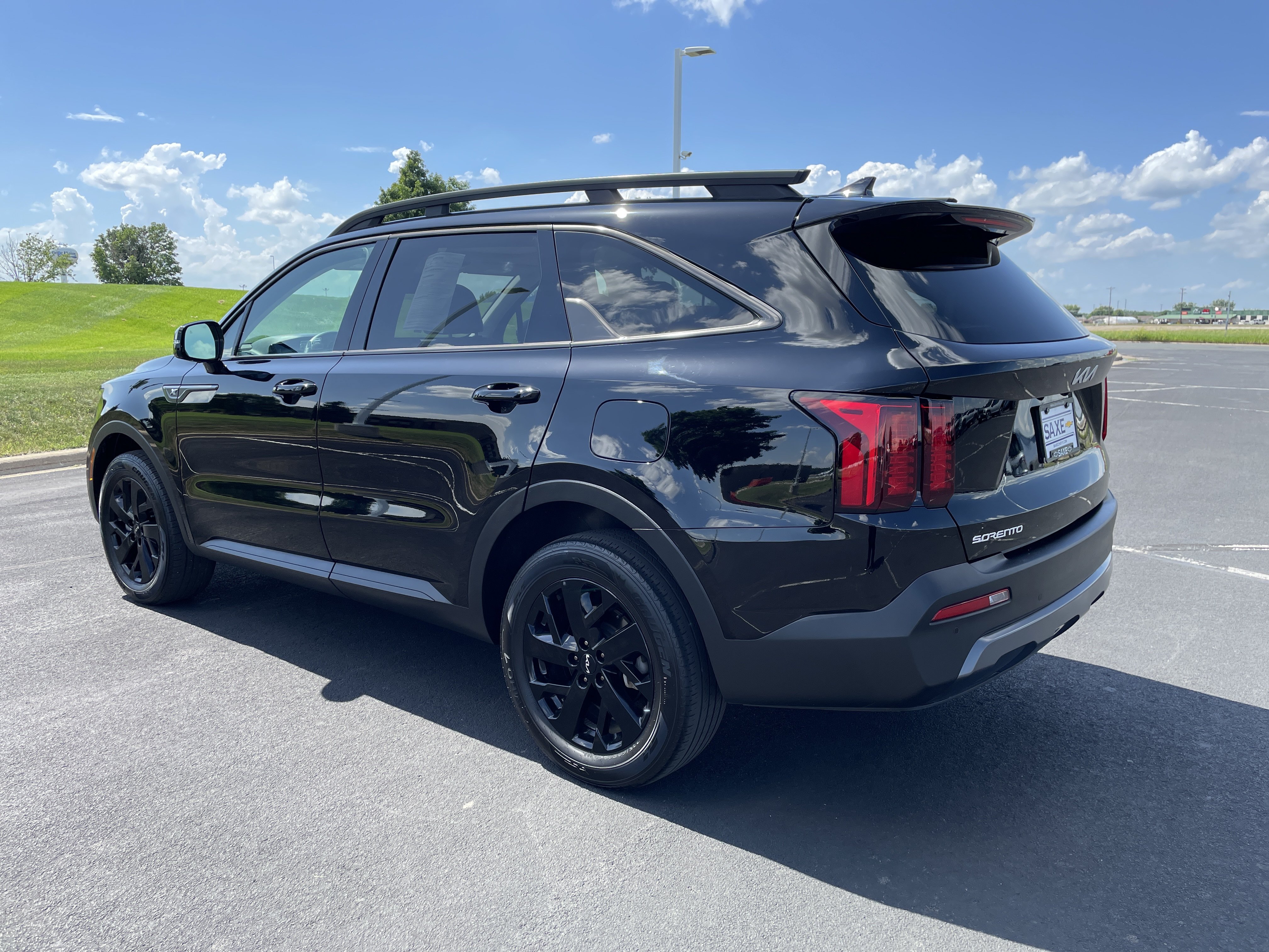 Used 2023 Kia Sorento S w/ Panoramic Sunroof Package AWD/4WD image 3