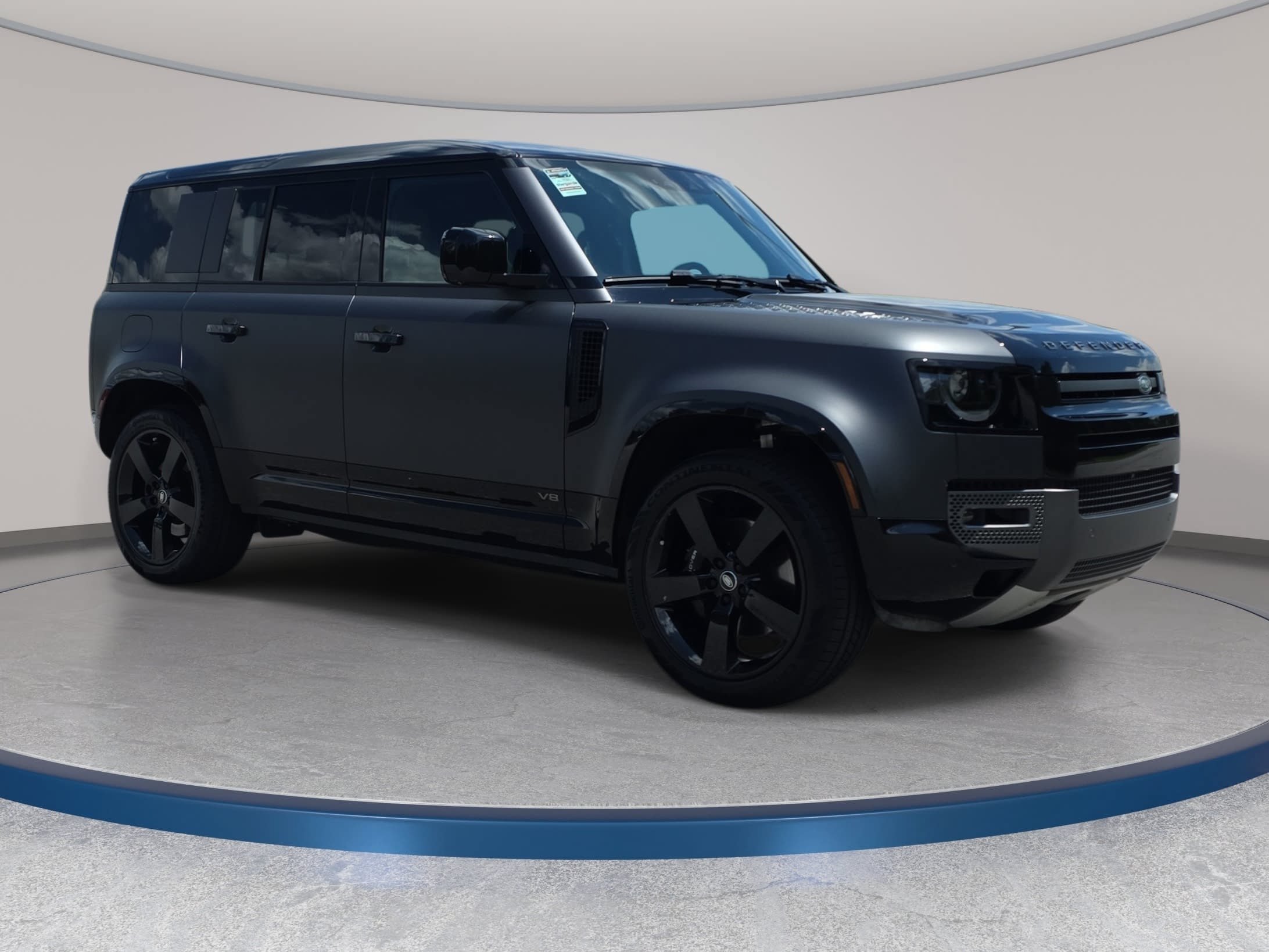 Used 2025 Land Rover Defender 110 V8 AWD/4WD image 3