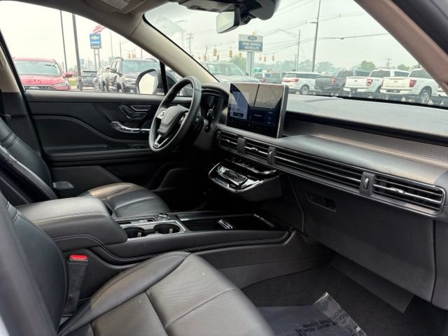 Used 2025 Lincoln Corsair AWD w/ Equipment Group 101A image 14