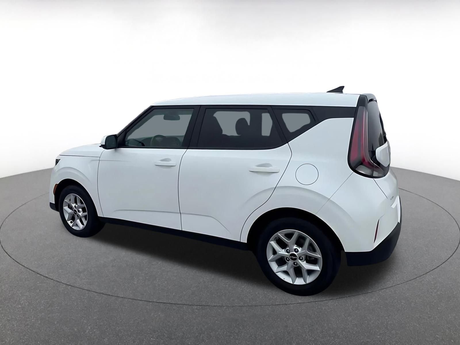 Used 2025 Kia Soul LX w/ LX Technology Package image 9