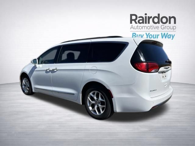 Used 2017 Chrysler Pacifica Touring-L w/ Tire & Wheel Group FWD image 5