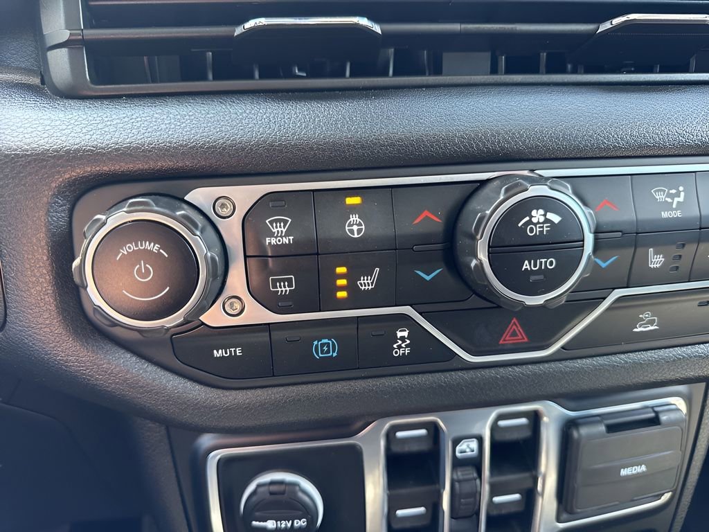 Used 2024 Jeep Wrangler Unlimited w/ Convenience Group AWD/4WD image 22