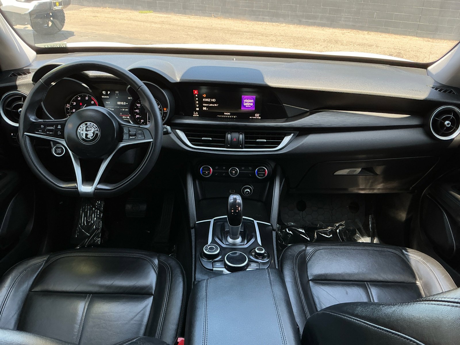 Used 2018 Alfa Romeo Stelvio AWD image 15