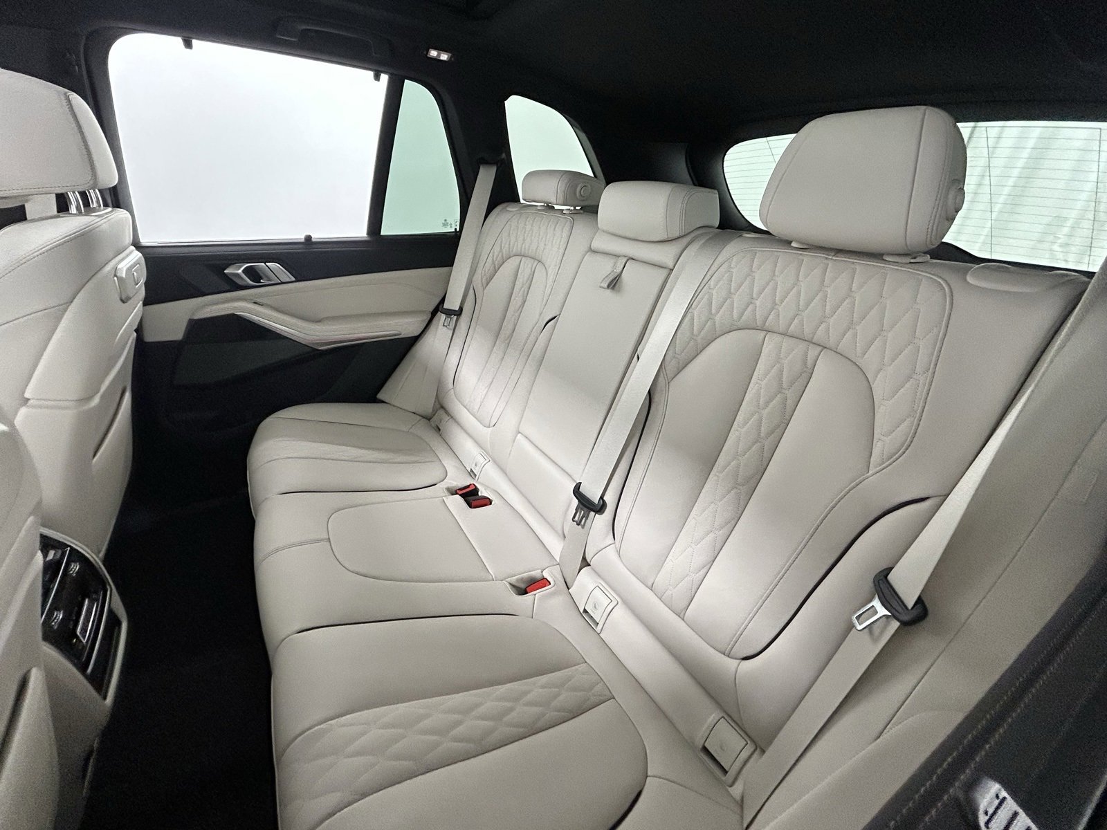 Used 2025 BMW X5 M60i image 33