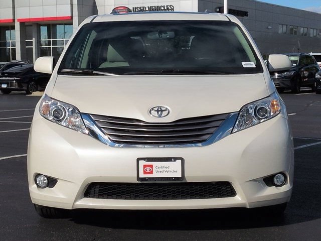 Certified 2017 Toyota Sienna XLE Premium FWD image 4