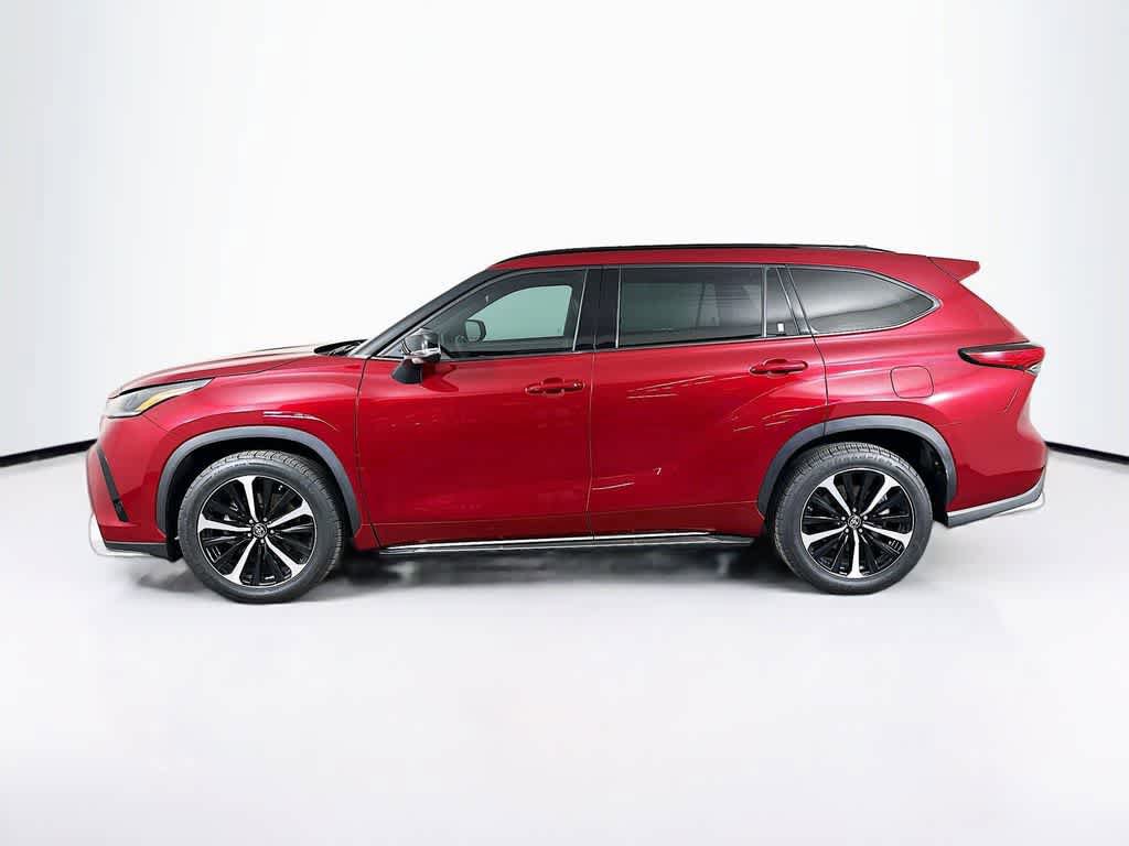 Used 2022 Toyota Highlander XSE AWD/4WD image 3