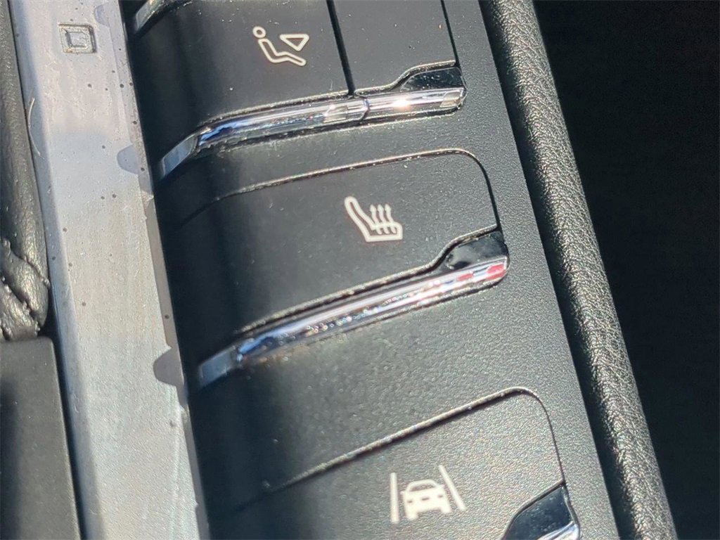 Used 2021 Porsche Macan image 25