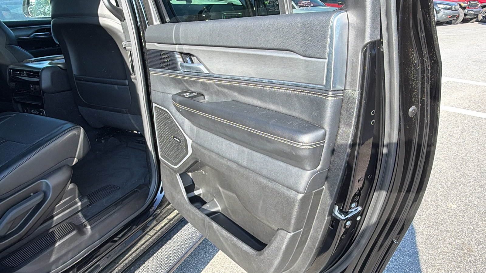 Certified 2024 Jeep Wagoneer L Series II AWD/4WD image 22