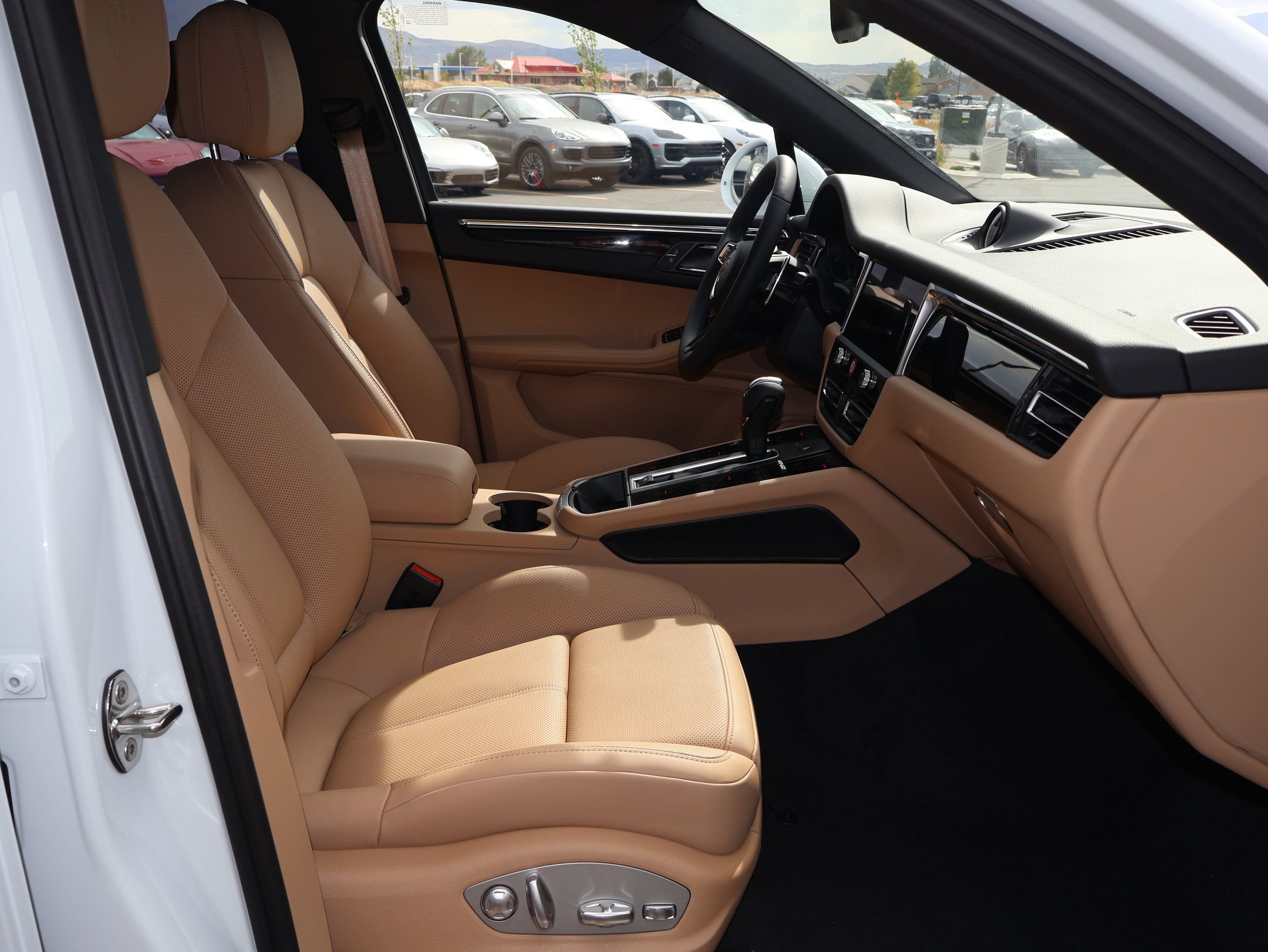 New 2026 Porsche Macan AWD/4WD image 29
