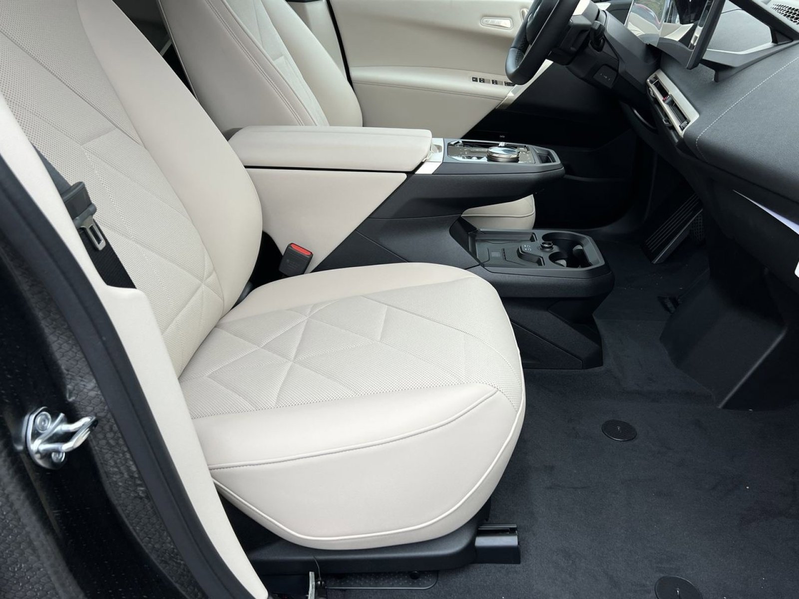 New 2026 BMW iX xDrive60 image 26