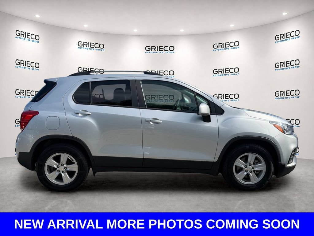 Used 2022 Chevrolet Trax LT w/ LT Convenience Package FWD image 8