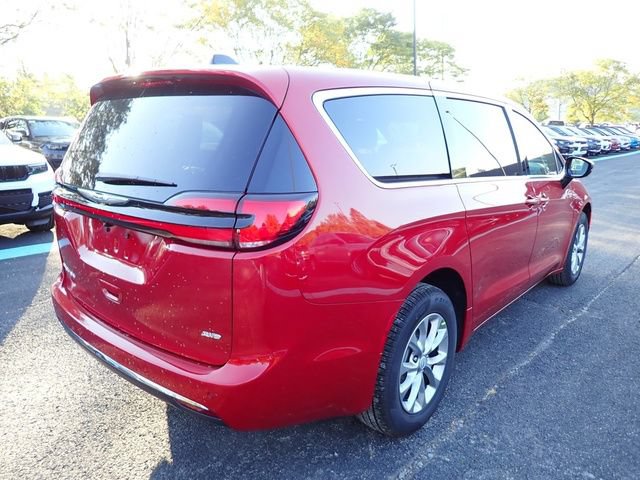 New 2026 Chrysler Pacifica Select AWD/4WD image 7