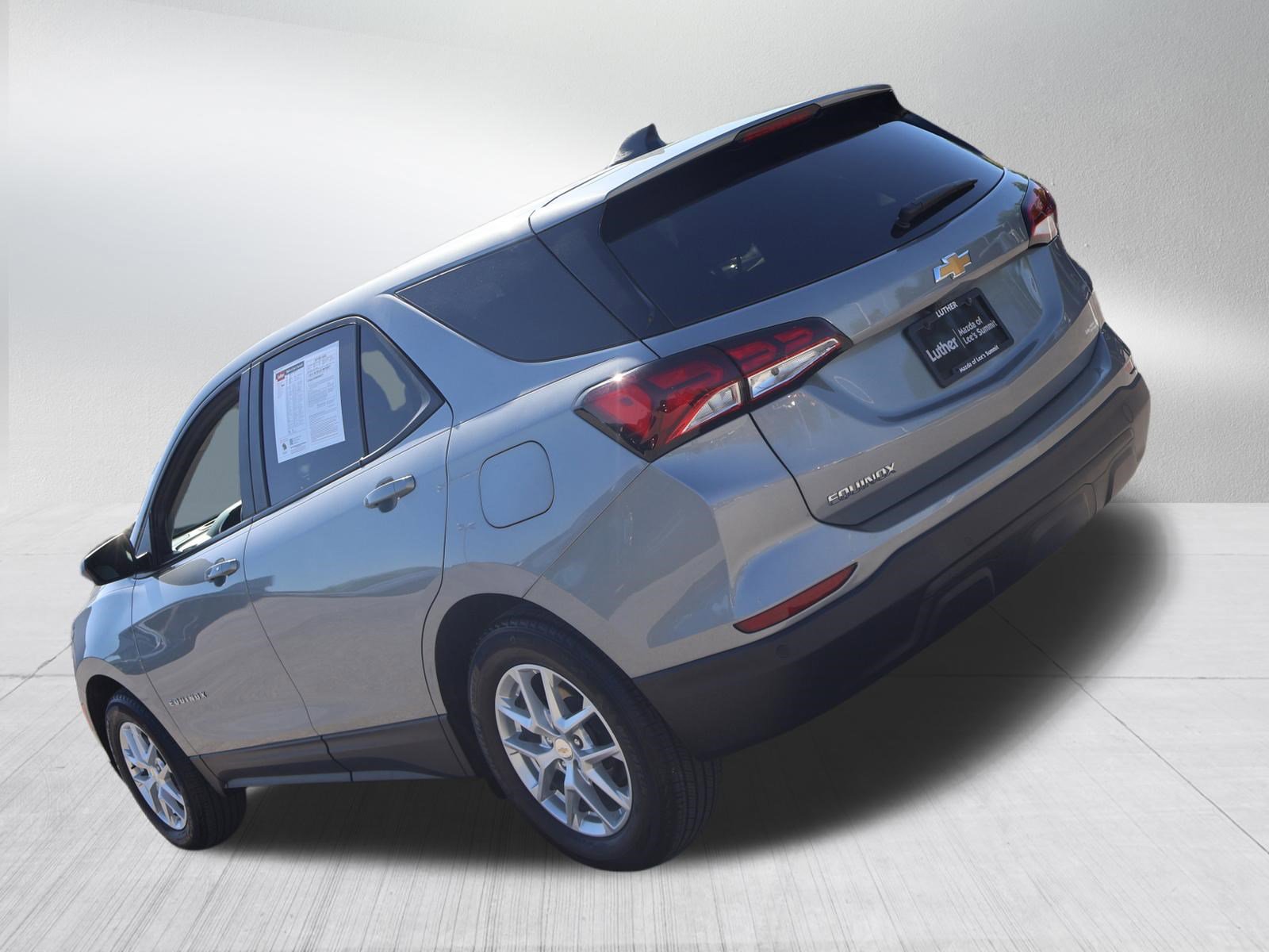 Used 2024 Chevrolet Equinox LS w/ LS Convenience Package FWD image 3
