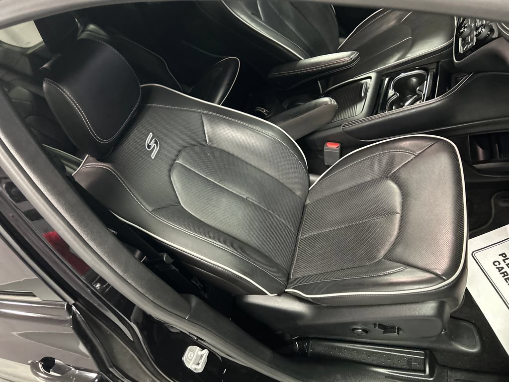 Used 2025 Chrysler Pacifica Premium FWD image 27
