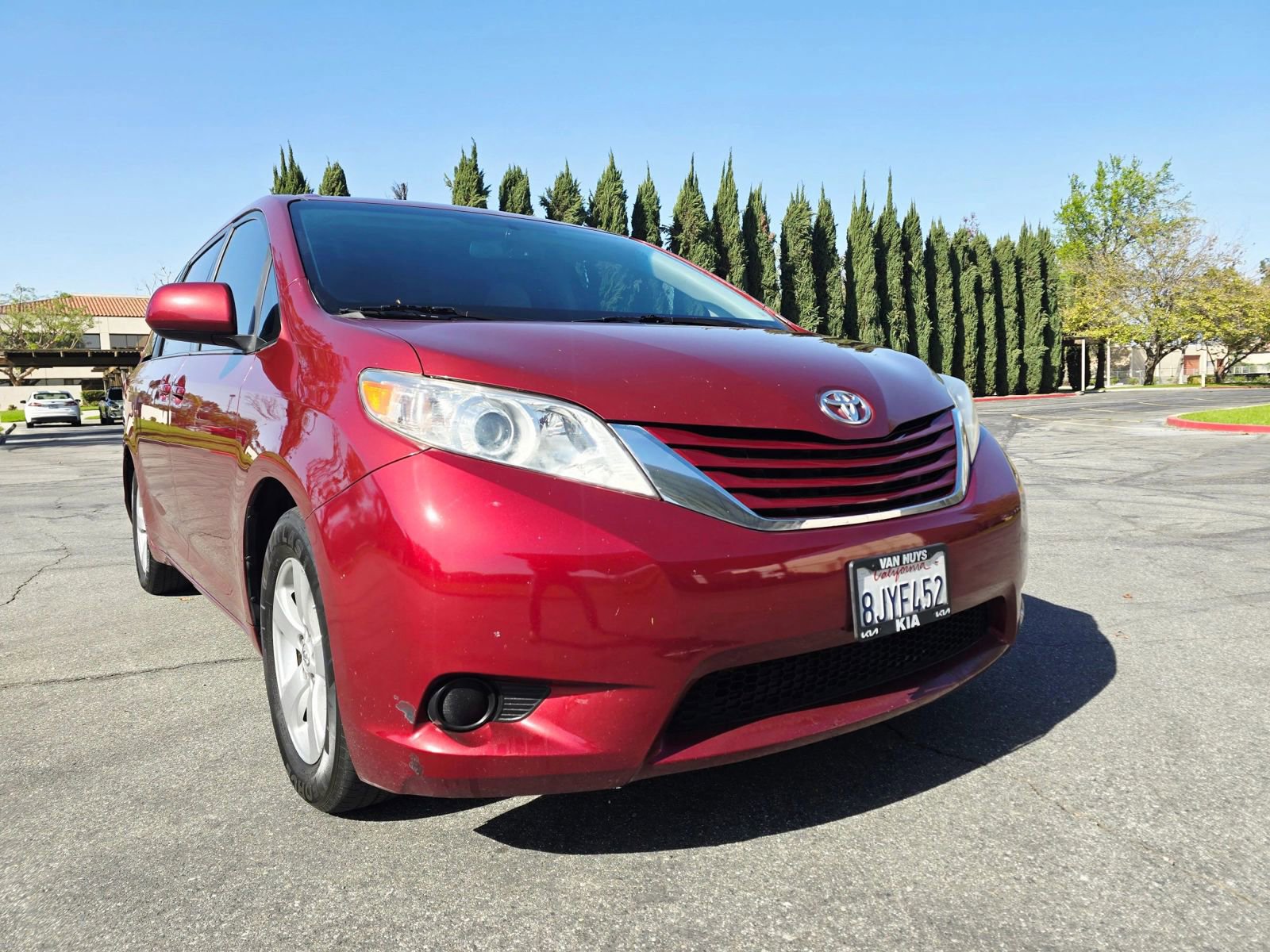 Used 2017 Toyota Sienna LE FWD image 1
