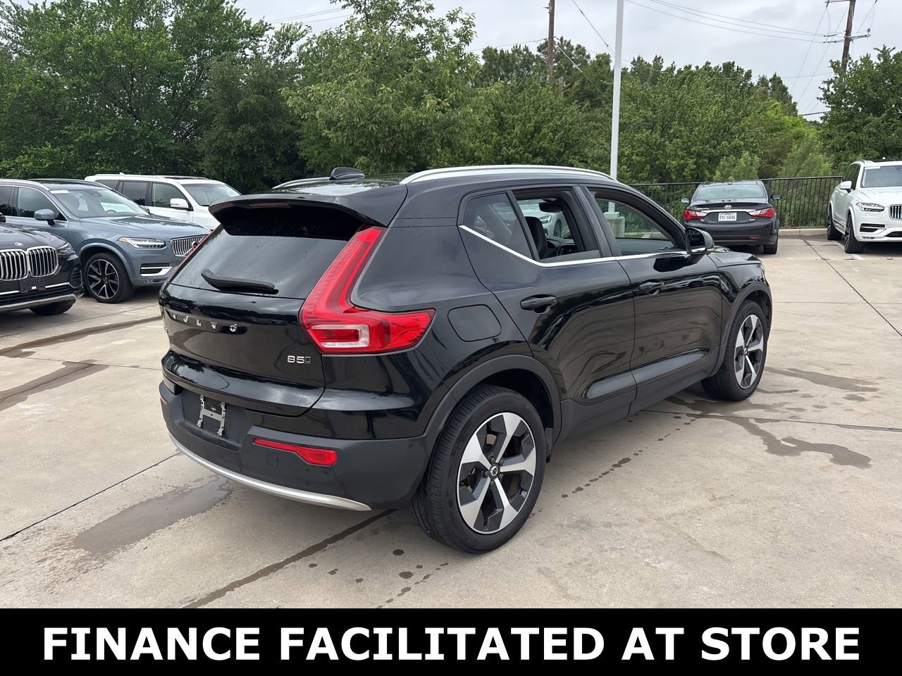 Certified 2025 Volvo XC40 B5 Plus AWD/4WD image 5