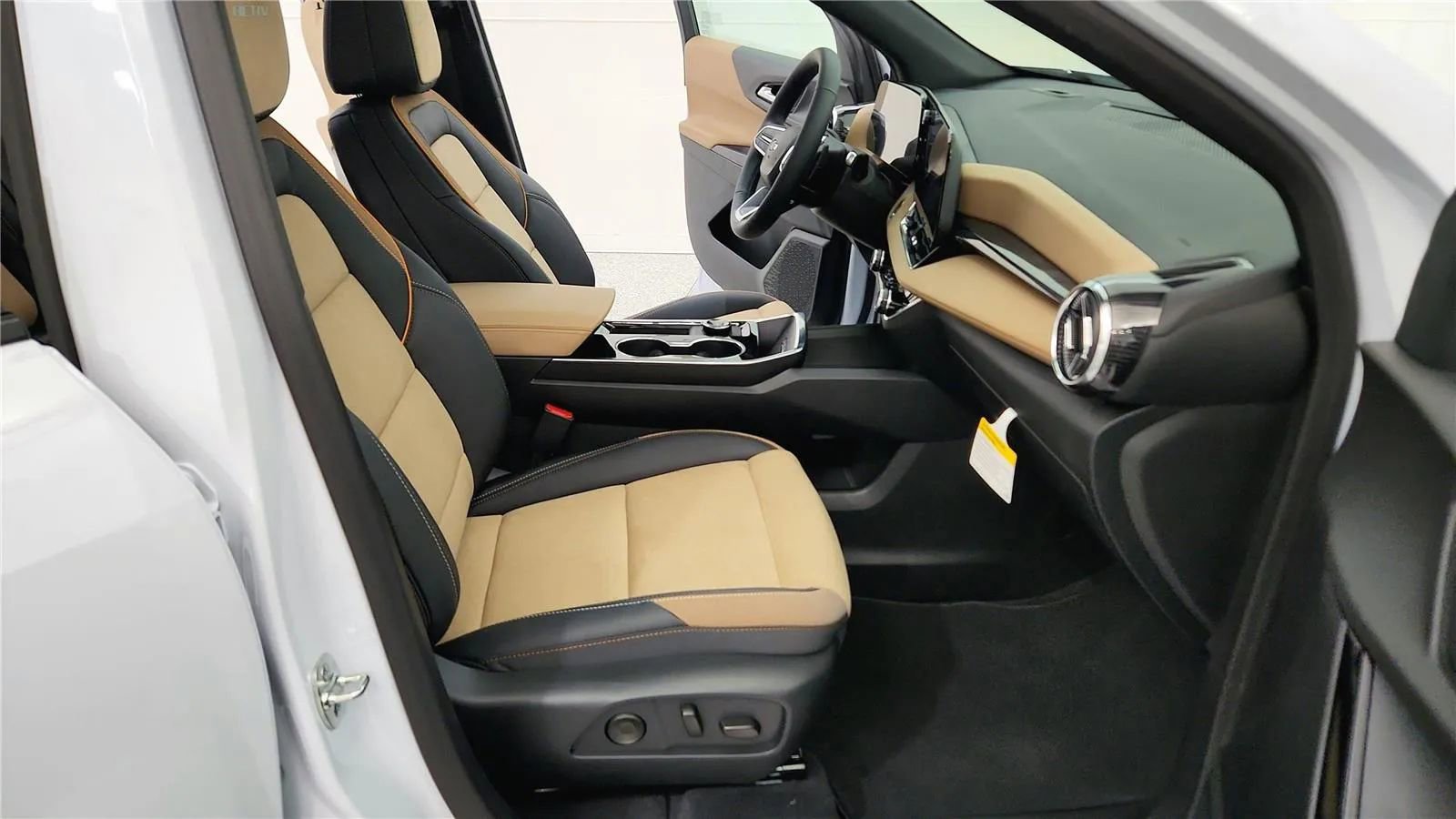 New 2026 Chevrolet Equinox ACTIV w/ Convenience Package III FWD image 36