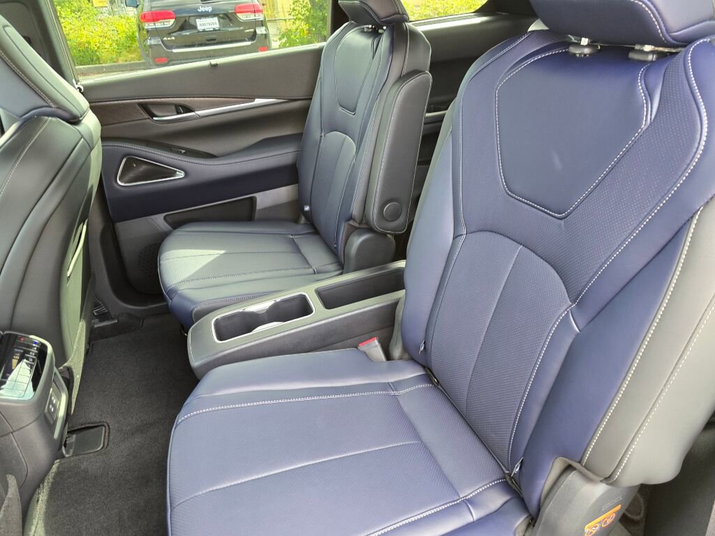 New 2026 INFINITI QX60 Sport w/ Dark Cargo Package image 17