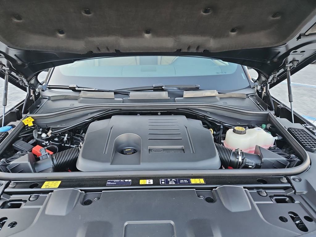 New 2026 Land Rover Range Rover SE image 30